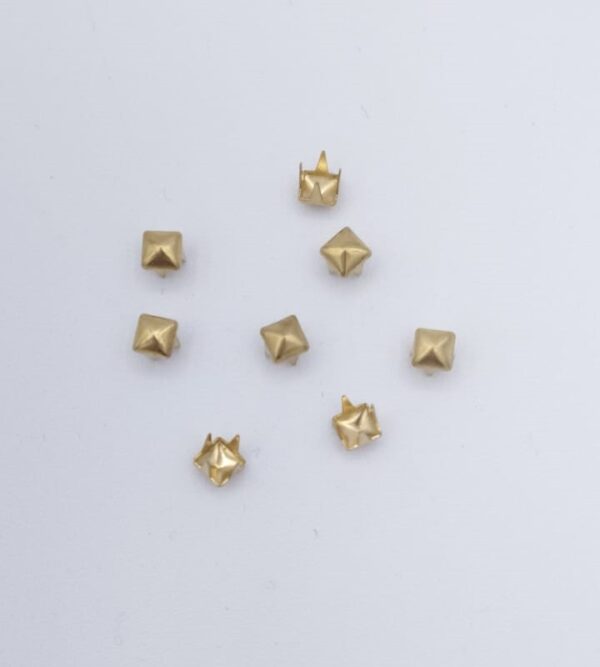 TACHUELAS 4MM