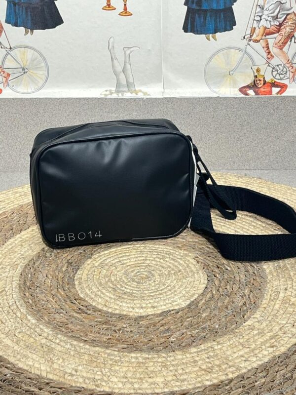 BOLSO UNISEX WATER RESISTANT 2,5LT 24x17cm